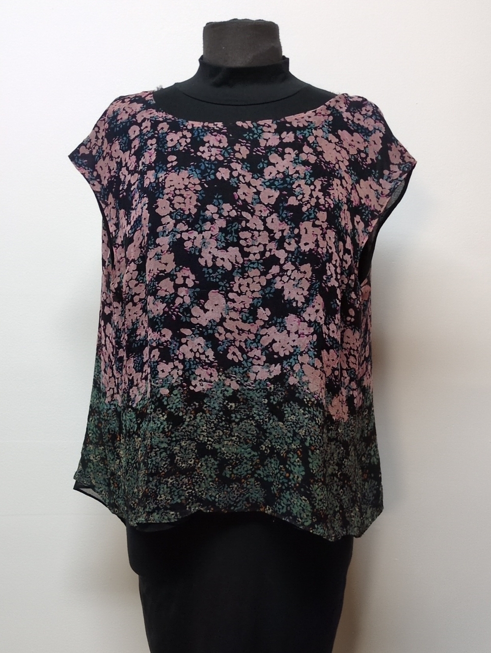 Elizabeth and James Pink Floral Cap Sleeve Oversized Blouse Size M